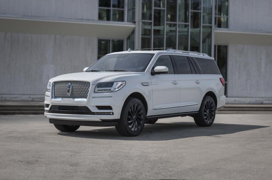  Lincoln Navigator Monochromatic 2019 года  (фото 2 из 17)